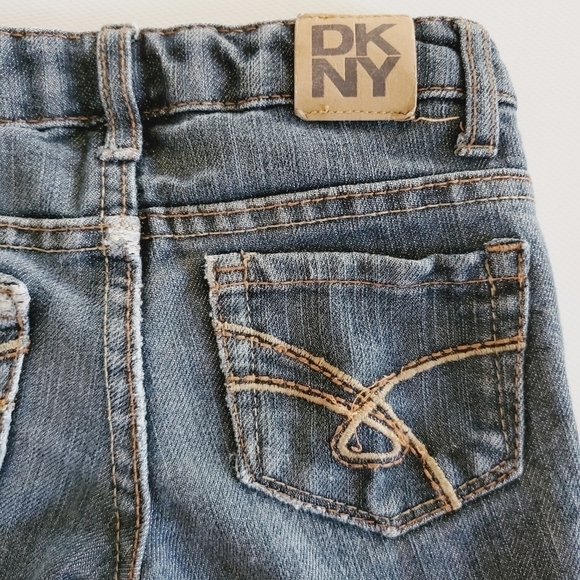 K1250 * DKNY Girls Jeans Medium Wash Denim Size 4 - Picture 7 of 9